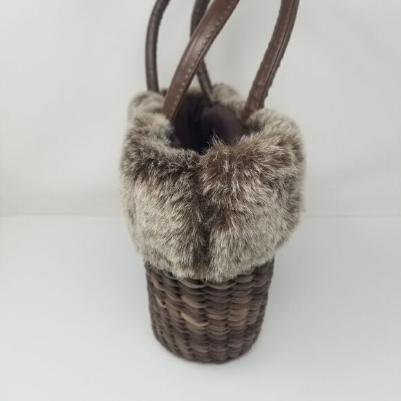 Cute Bath and Body Works hand bag. Brown wicker with faux fur accent. - Picture 6 of 13